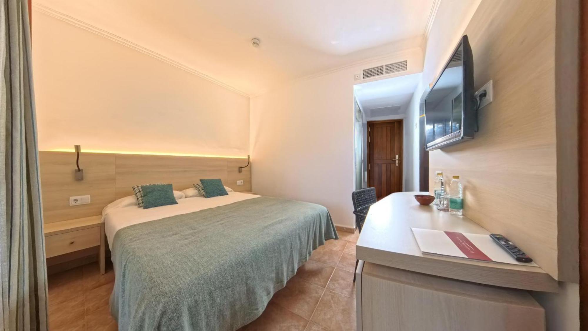 Hotel Playa Mondrago Портопетро Экстерьер фото